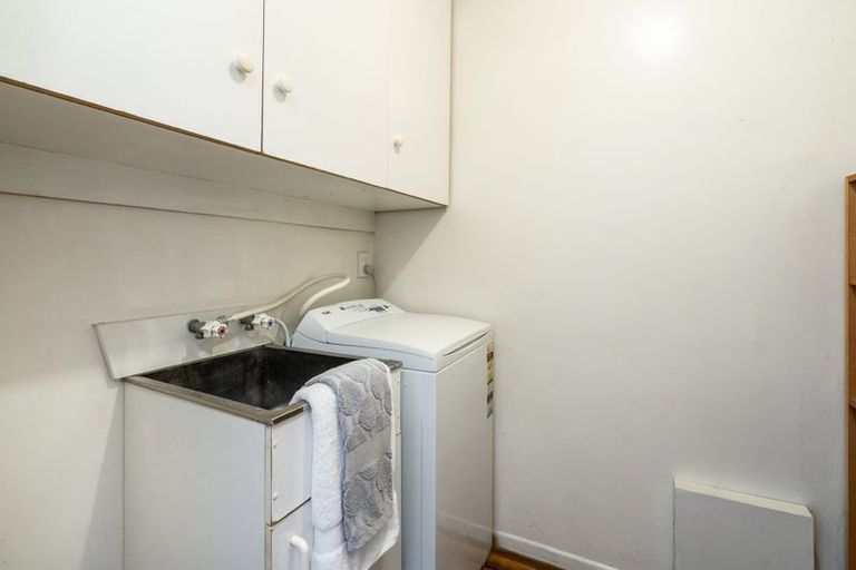 Photo of property in 42a Old Lake Road, Narrow Neck, Auckland, 0624