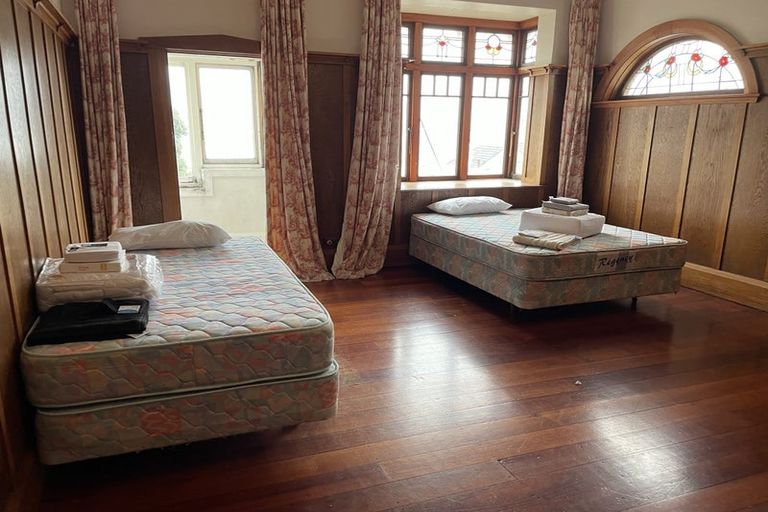 Photo of property in 64 Hawker Street, Mount Victoria, Wellington, 6011