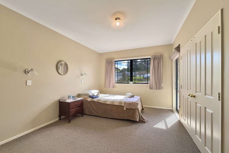 Photo of property in 20 Paraekaretu Street, Hunterville, 4730