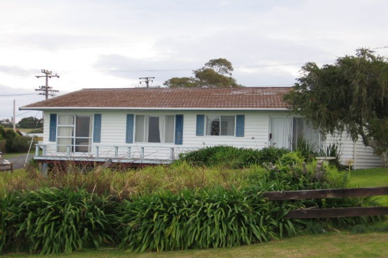 Photo of property in 2 Sea View Road, Leigh, 0985