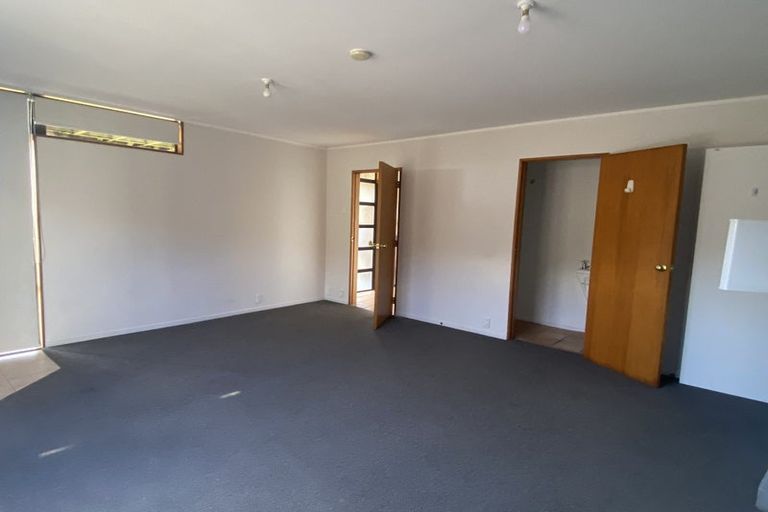 Photo of property in 7 Widmore Drive, Massey, Auckland, 0614