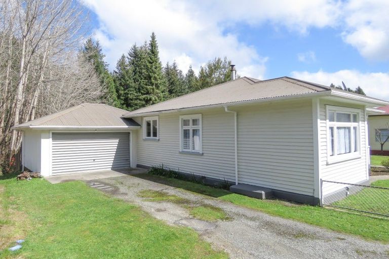 Photo of property in 3 Broadway, Reefton, 7830