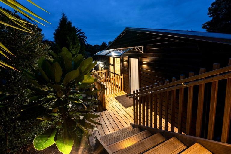 Photo of property in 11 Lannan Road, Surfdale, Waiheke Island, 1081