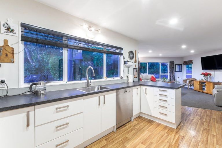 Photo of property in 56 Molyneux Close, Whitby, Porirua, 5024