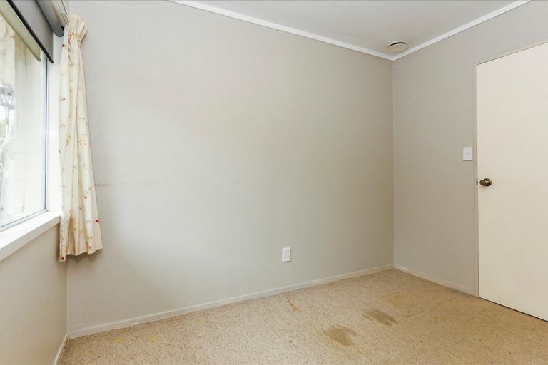 Photo of property in 121 Kemp Road, Massey, Auckland, 0614