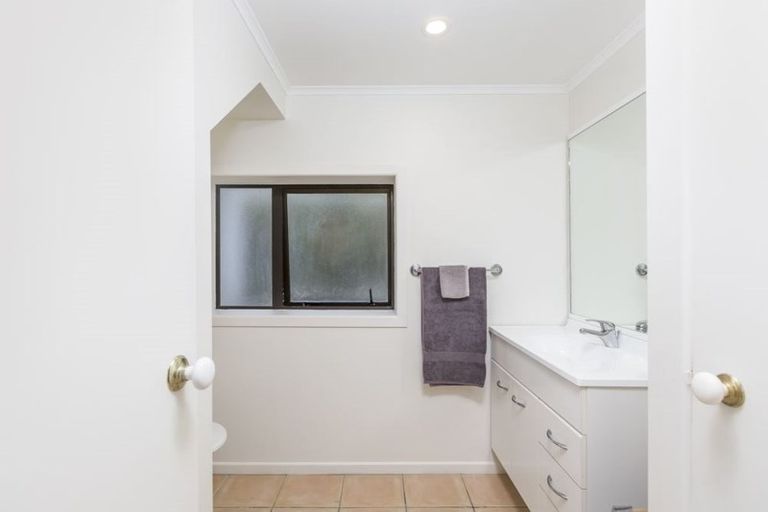 Photo of property in 34 Knights Road, Rothesay Bay, Auckland, 0630