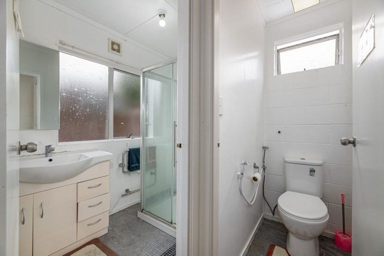 Photo of property in 4/92 Titirangi Road, New Lynn, Auckland, 0600