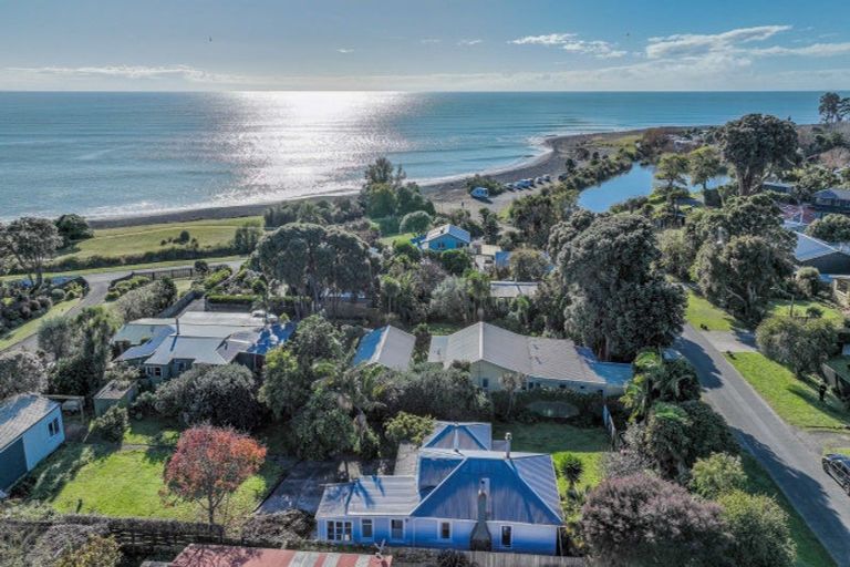 Photo of property in 11 Leyland Road, Te Awanga, 4102