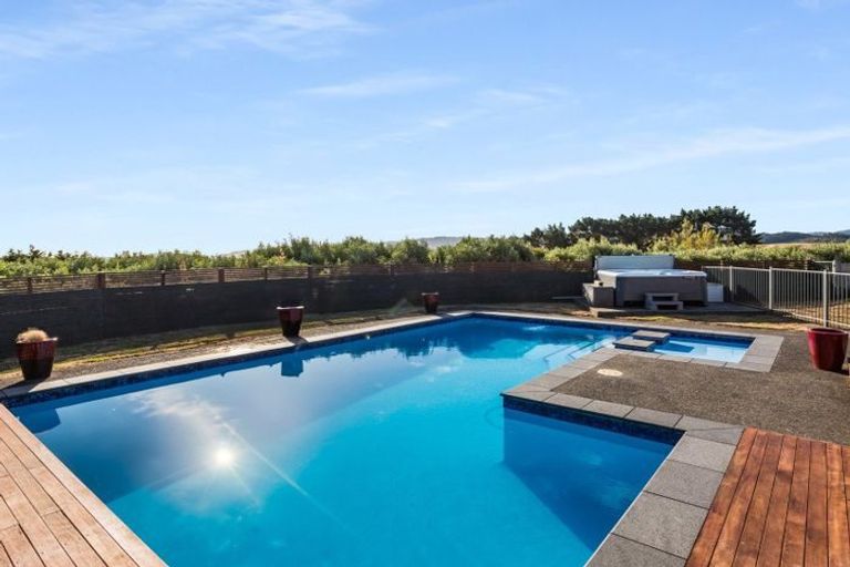 Photo of property in 75b Paremata Haywards Road, Pauatahanui, Porirua, 5381