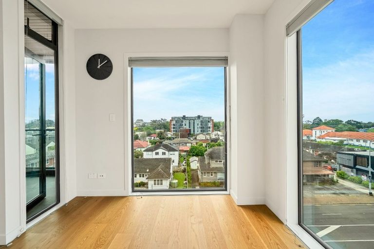 Photo of property in Frank Sargeson Apts, 403/74 Anzac Street, Takapuna, Auckland, 0622