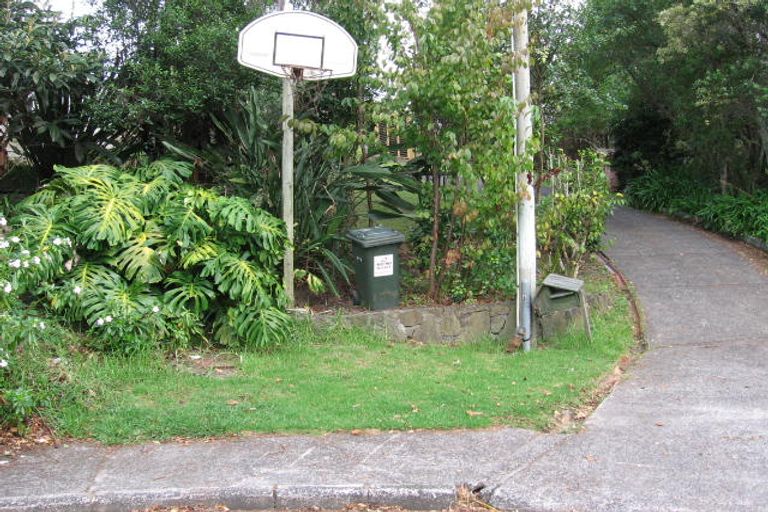 Photo of property in 126 Takahe Road, Titirangi, Auckland, 0604