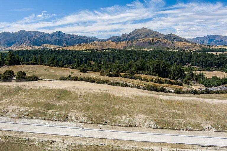 Photo of property in 41 Carrickmore Crescent, Wanaka, 9305