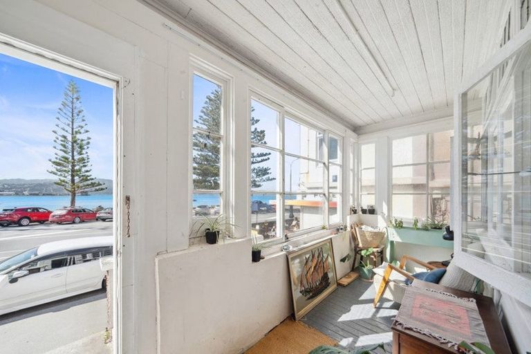 Photo of property in 230 Oriental Parade, Oriental Bay, Wellington, 6011