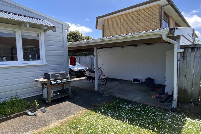 Photo of property in 8 Waipani Road, Te Atatu Peninsula, Auckland, 0610