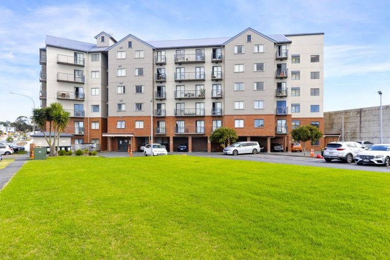 Photo of property in 1i/17 Crown Lynn Place, New Lynn, Auckland, 0600