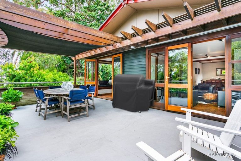 Photo of property in 91 Avonleigh Road, Green Bay, Auckland, 0604