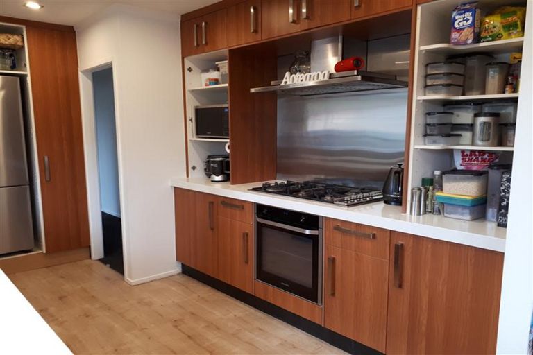 Photo of property in 5 West Harbour Drive, West Harbour, Auckland, 0618