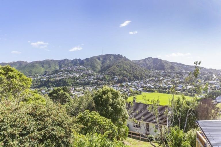 Photo of property in 2/143 Cockayne Road, Khandallah, Wellington, 6035