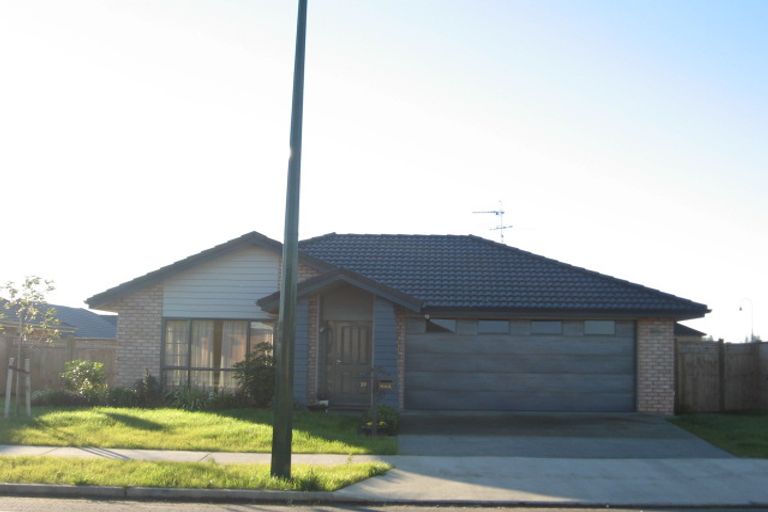 Photo of property in 37 Turnberry Drive, Wattle Downs, Auckland, 2103