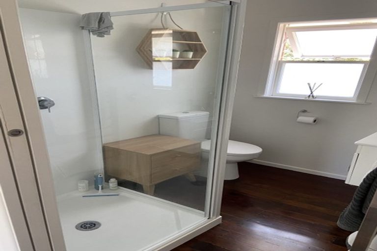 Photo of property in 1/43 Tramway Road, Beach Haven, Auckland, 0626