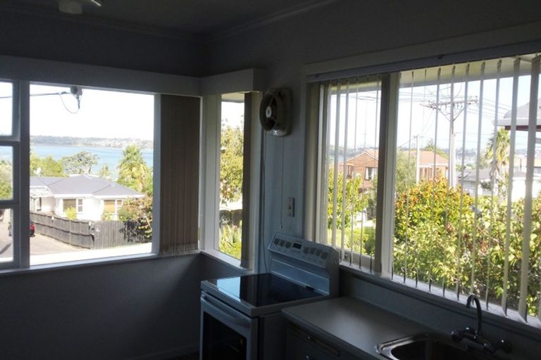 Photo of property in 1/84 Sylvan Avenue, Northcote, Auckland, 0627