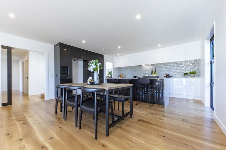 Photo of property in 142 West Harbour Drive, West Harbour, Auckland, 0618