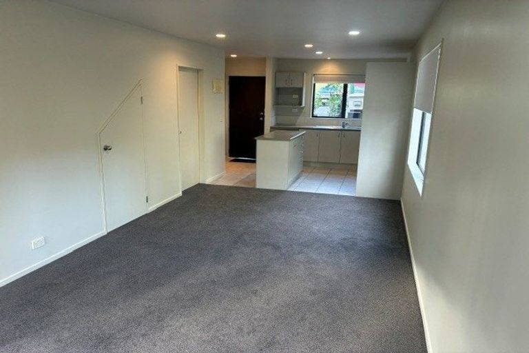 Photo of property in 35 Spalding Rise, Golflands, Auckland, 2013
