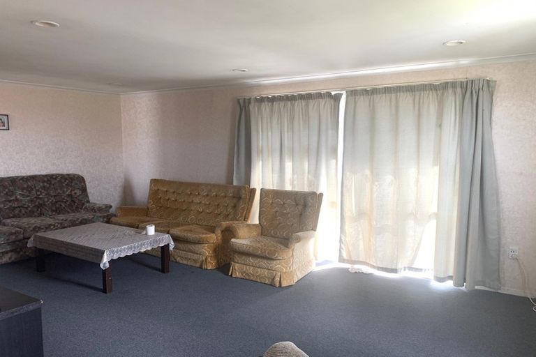 Photo of property in 20 Foyle Place, Glendene, Auckland, 0602