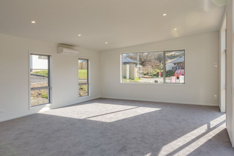 Photo of property in 4 Glendermid Close, Sawyers Bay, Port Chalmers, 9023