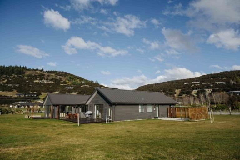 Photo of property in 570 Aubrey Road, Wanaka, 9305