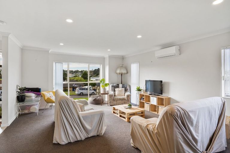 Photo of property in 4 Guinness Place, Massey, Auckland, 0614