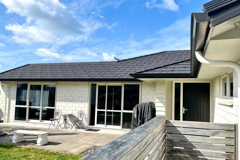 Photo of property in 22 Lakeside Terrace, Omokoroa, 3114