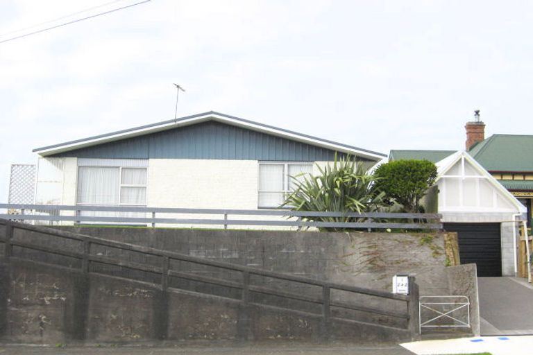 Photo of property in 2/242 Courtenay Street, Strandon, New Plymouth, 4312