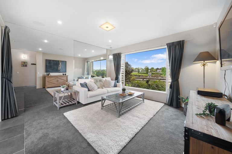 Photo of property in 10 Lake Drive, Karaka, Papakura, 2113