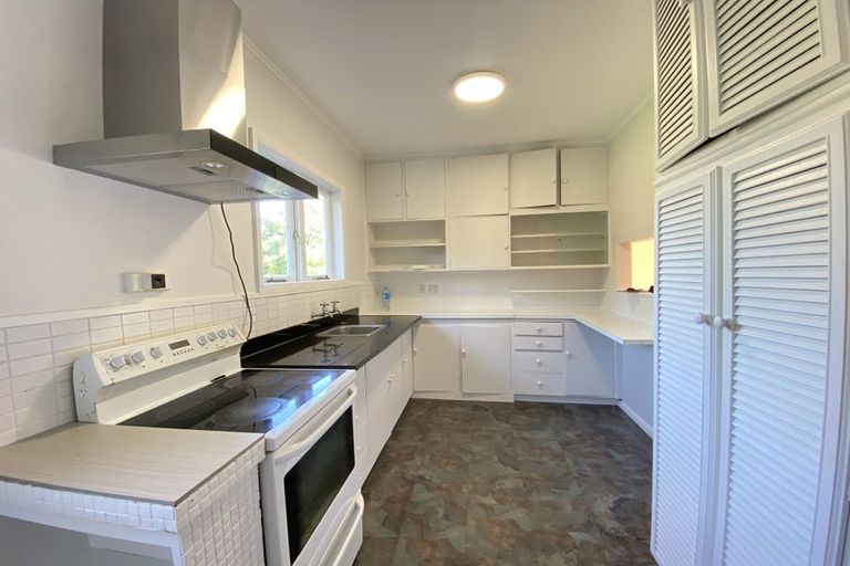 Photo of property in 27 Edmonton Road, Henderson, Auckland, 0612