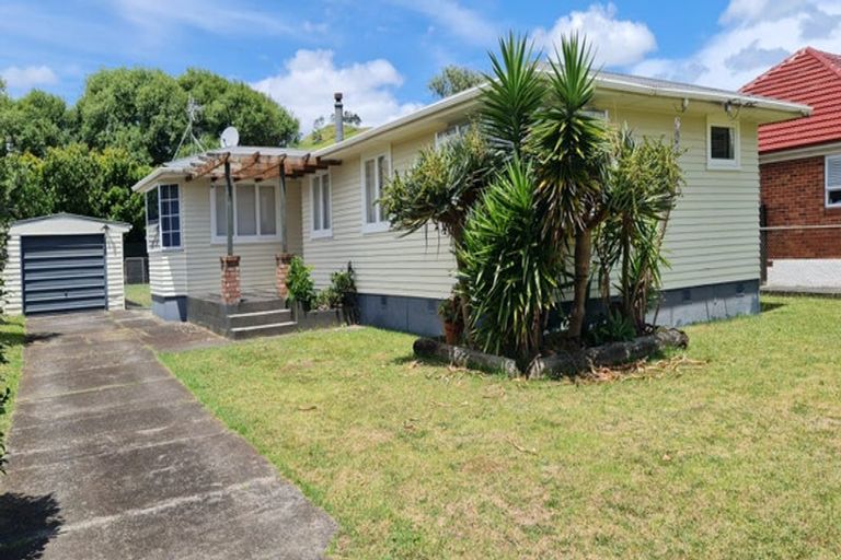 Photo of property in 13 Wallace Road, Mangere Bridge, Auckland, 2022
