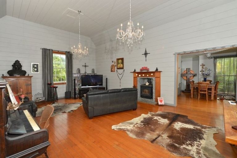 Photo of property in 305 Whananaki Road North, Opuawhanga, Hikurangi, 0181