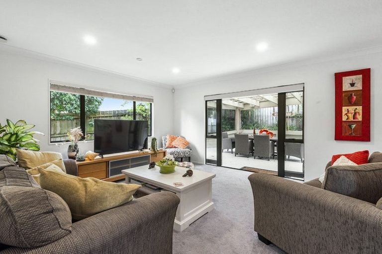 Photo of property in 2/8 Bundoran Way, Pinehill, Auckland, 0632