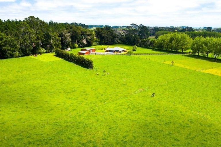 Photo of property in 225a Kairau Road, Brixton, New Plymouth, 4373