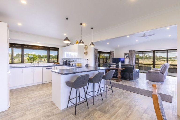 Photo of property in 1 Elm Place, Waipukurau, 4284