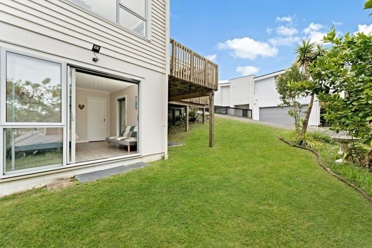 Photo of property in 24 Kiteroa Terrace, Rothesay Bay, Auckland, 0630