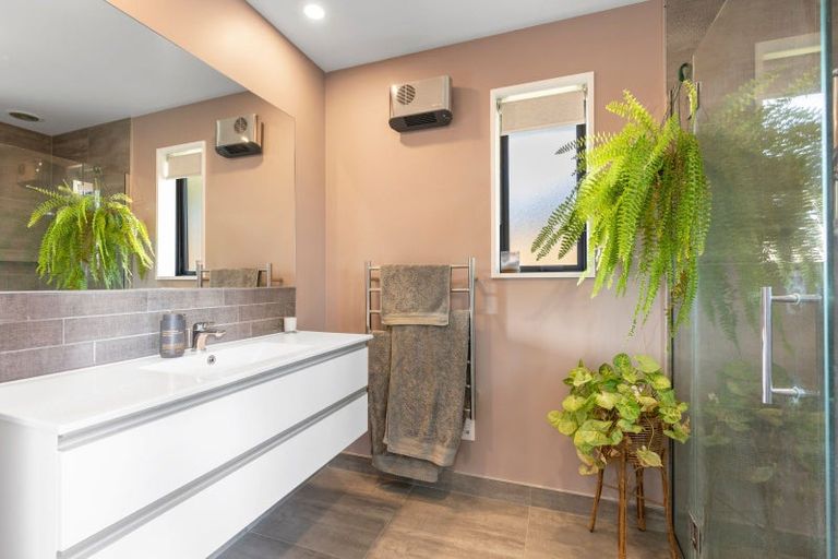 Photo of property in 17 Tara Crescent, Woodend, 7610