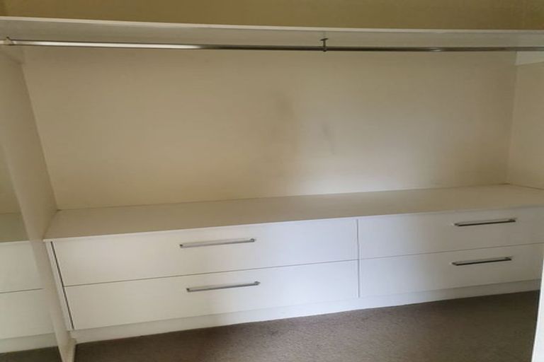 Photo of property in 52b Royal View Road, Te Atatu South, Auckland, 0610