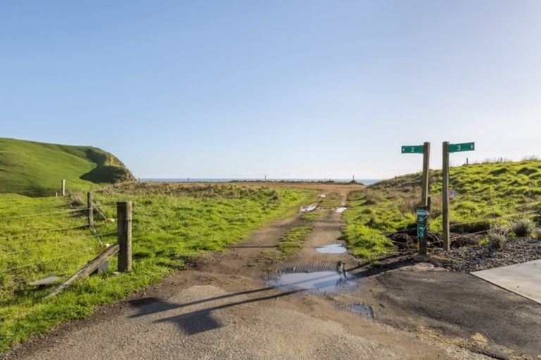 Photo of property in 2 Washer Road, Omata, New Plymouth, 4374