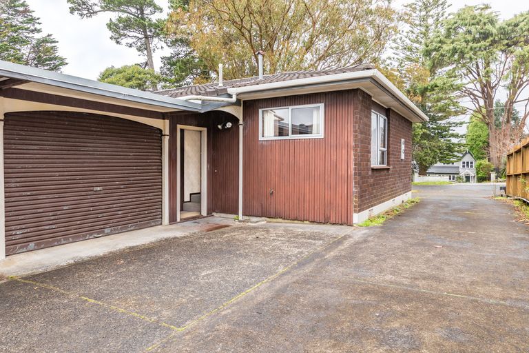 Photo of property in 1/32 Akehurst Avenue, New Lynn, Auckland, 0600