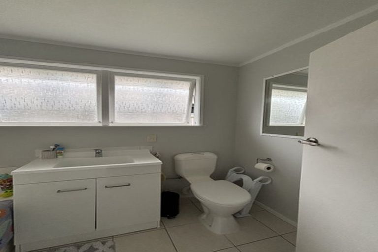 Photo of property in 1/10 Agincourt Street, Glenfield, Auckland, 0629