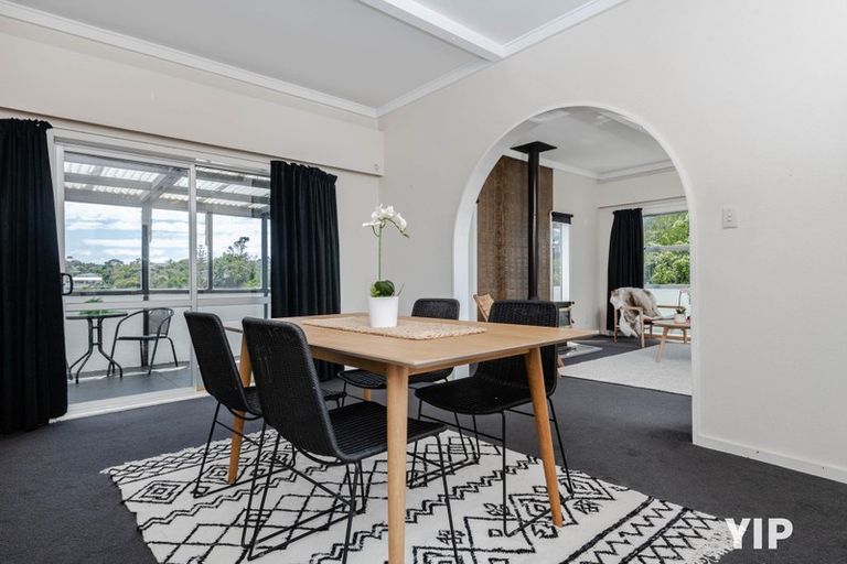 Photo of property in 10 Black Rock Road, Newlands, Wellington, 6037