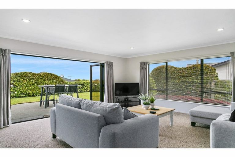 Photo of property in 2/77 Harvey Street, Waipahihi, Taupo, 3330