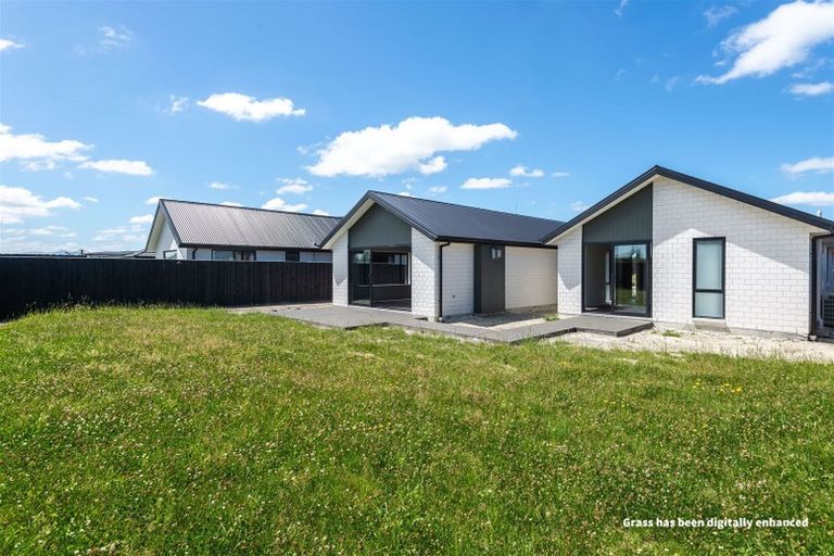 Photo of property in 8 Angus Place, Rangiora, 7400