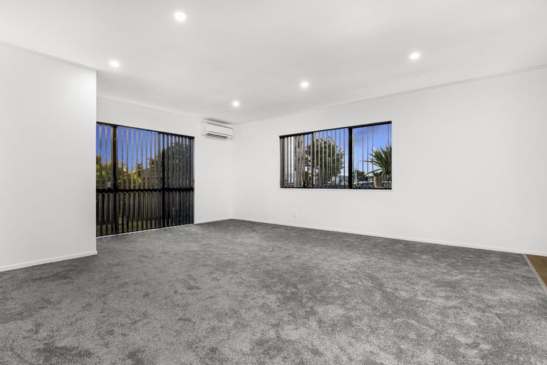 Photo of property in 1/8 Templeton Place, Clendon Park, Auckland, 2103